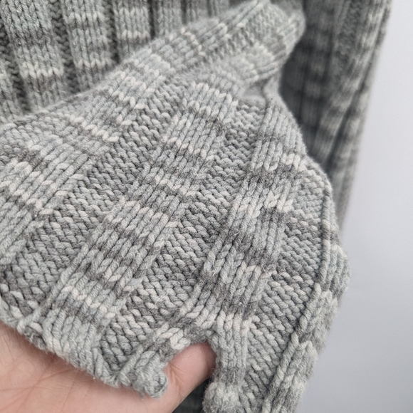 Men's GAP Button Neck Sweater - Picture 5 of 7